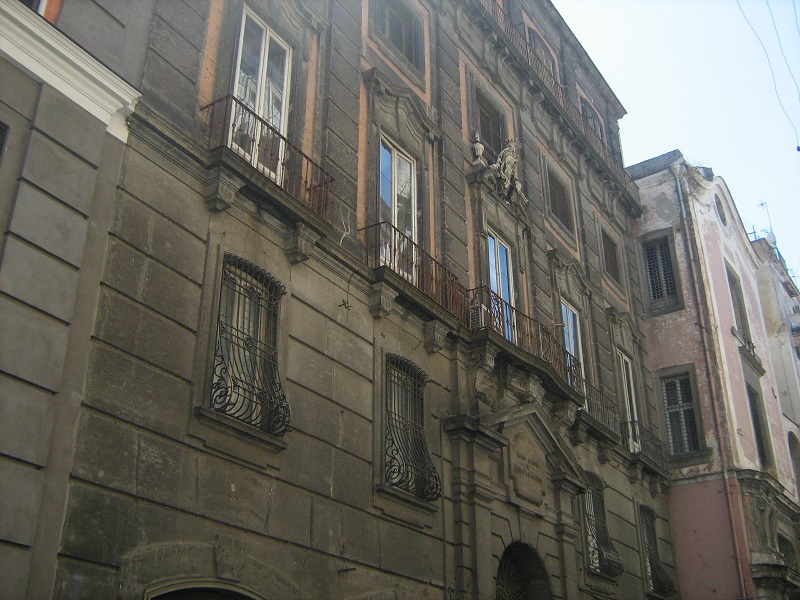 facciata palazzo Ricca a Napoli